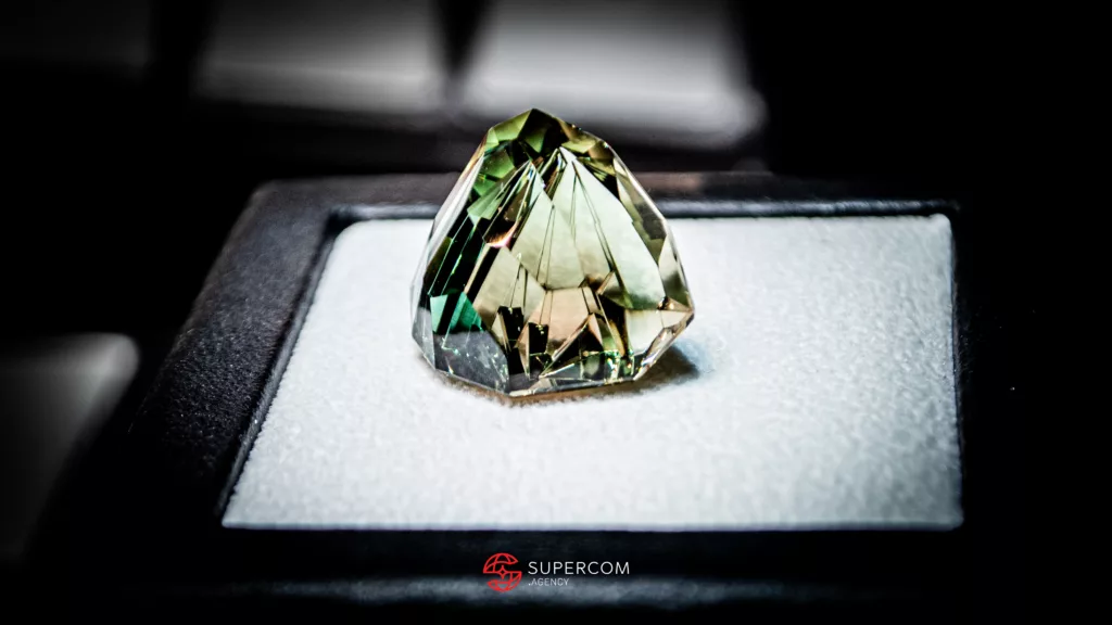 Kreis Jewelry gemstones at GemGeneve 2025
